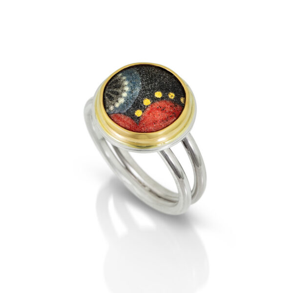 Round enamel in black blue and red with gold dots and gold bezel. Split silver band